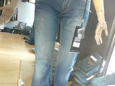 Destockeur grossiste jeans LEVIS femme