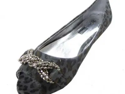 Ballerine ouverte léopard  3,95 € HT/unité  Référence : 3101 