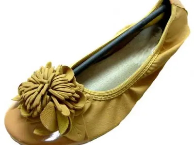 Ballerine fleurie mode  3,95 € HT/unité  Référence : 3104 