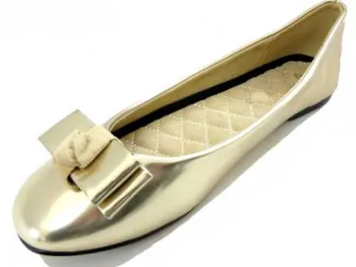 Ballerine dorée avec noeud 3,95 € HT/unité  Référence : 3115 