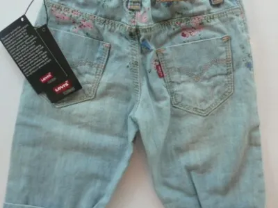 Lots de vêtements enfants:catimini,floriane,levis,lili gauffrette..