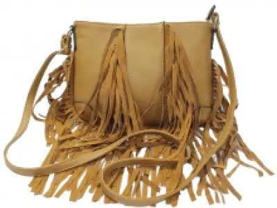 Sac à bandoulière agrémenté de franges