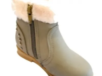 Bottines fourrées et cloutées pour enfant