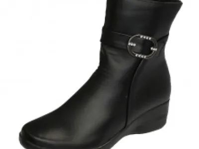 Bottines noires avec boucles fantaisies