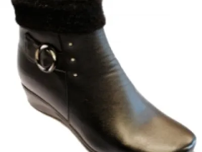 Bottines femme avec fausse fourrure et bride bouclé sur le côté