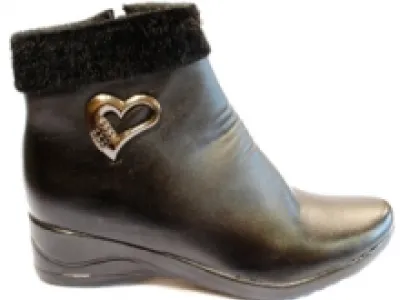 Bottines avec fausse fourrure et motif cœur