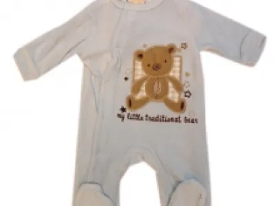Grenouillère bébé ornée de motif brodé