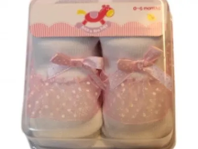 Chaussettes ornées de voile à pois et nœud