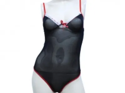 Nuisette body avec liseré rouge