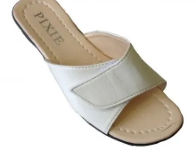 Sandales en vogue avec bride à scratch