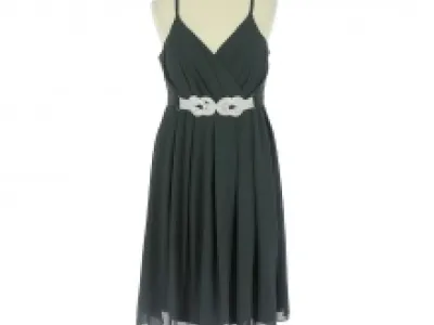 Robe de soirée cache-cœur drapé avec ceinture à strass