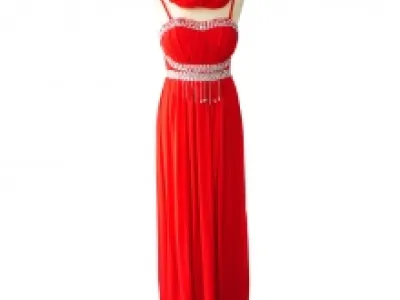 Robe de soirée ornée de plis et strass