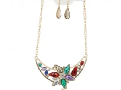 Parure sophitiquée sertie de pierres