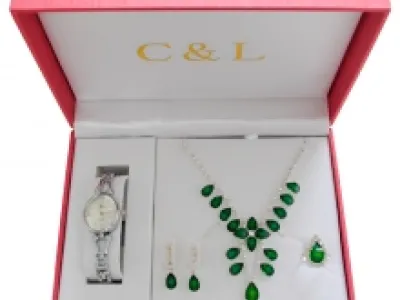 Coffret cadeau orné de pierres pour femme
