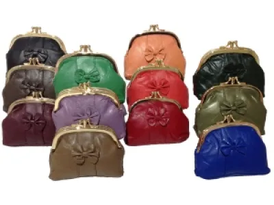Porte-monnaie en cuir modèle vintage orné d’un nœud