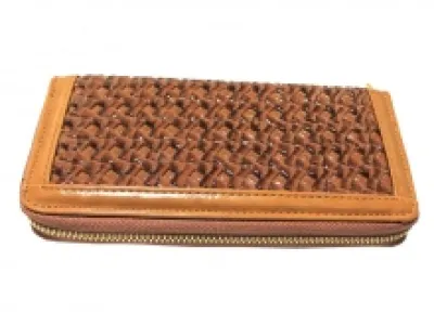 Portefeuille zippé avec motif tressé