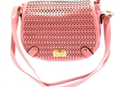 Sac à bandoulière tendance avec fermoir tourniquet doré