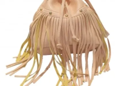 Sac à bandoulière clouté avec franges et lien à serrer