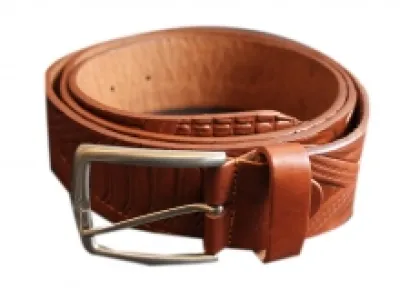 Ceinture en cuir ornée de motifs fantaisies