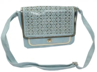 Sac à bandoulière avec motif perforé et bordure argentée