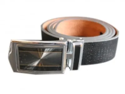 Jolie ceinture en cuir avec boucle rectangulaire 