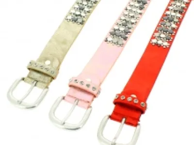 Ceinture pailletée et cloutée avec boucle ardillon en métal