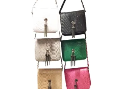 Sac à bandoulière besace reptile avec breloques