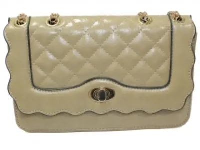 Sac à main avec motif losange et sangle en chaîne dorée