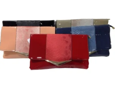 Pochette vernie avec le centre en serpent