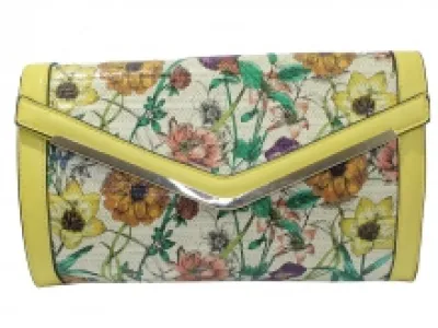 Pochette enveloppe avec motif fleuri
