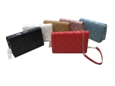Pochette avec motif losange et sangle mi-chaîne