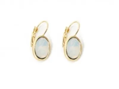 Boucles d’oreilles ovales avec sertissures