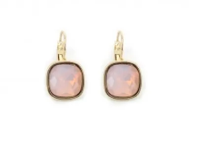 Boucles d’oreilles dormeuses avec sertissures