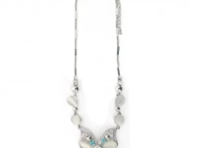 Collier avec pendentif papillon