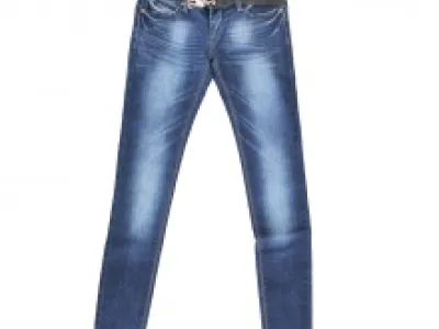 Jeans délavé avec plis permanents