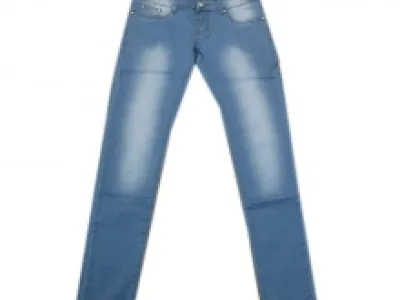 Jeans délavé tendance avec ceinture