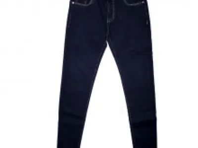 Jeans slim bleu foncé avec poches ornées de rivets argentés