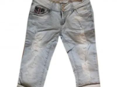 Pantacourt en jeans délavé