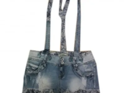 Short en jeans délavé avec bretelles et doublure fleurie