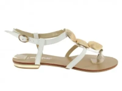 Sandales blanches ornées de détail doré