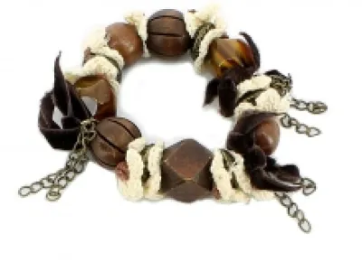 Bracelet tendance avec des perles en bois