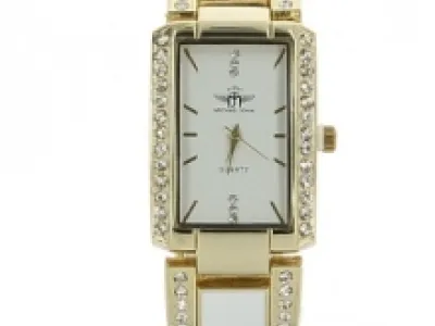 Montre femme réctangulaire parée de strass