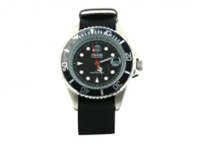 Montre-bracelet noire Paris Saint-Germain avec graduation et bracelet en tissu