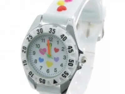 Montre analogique imprimée de cœurs multicolores