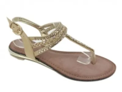 Sandales beiges ornées de strass et tresses