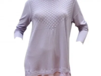 Pull avec motif écaille et ouverture au dos