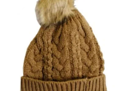 Bonnet avec pompon en fausse fourrure