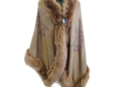 Poncho femme imprimé de roses