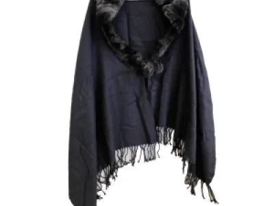 Poncho femme bordé de franges avec col fourré