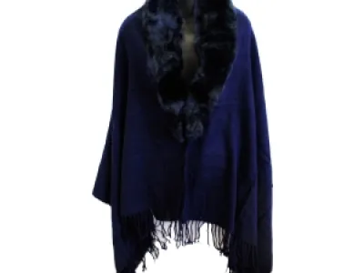 Poncho femme avec col fourré et bordé de franges